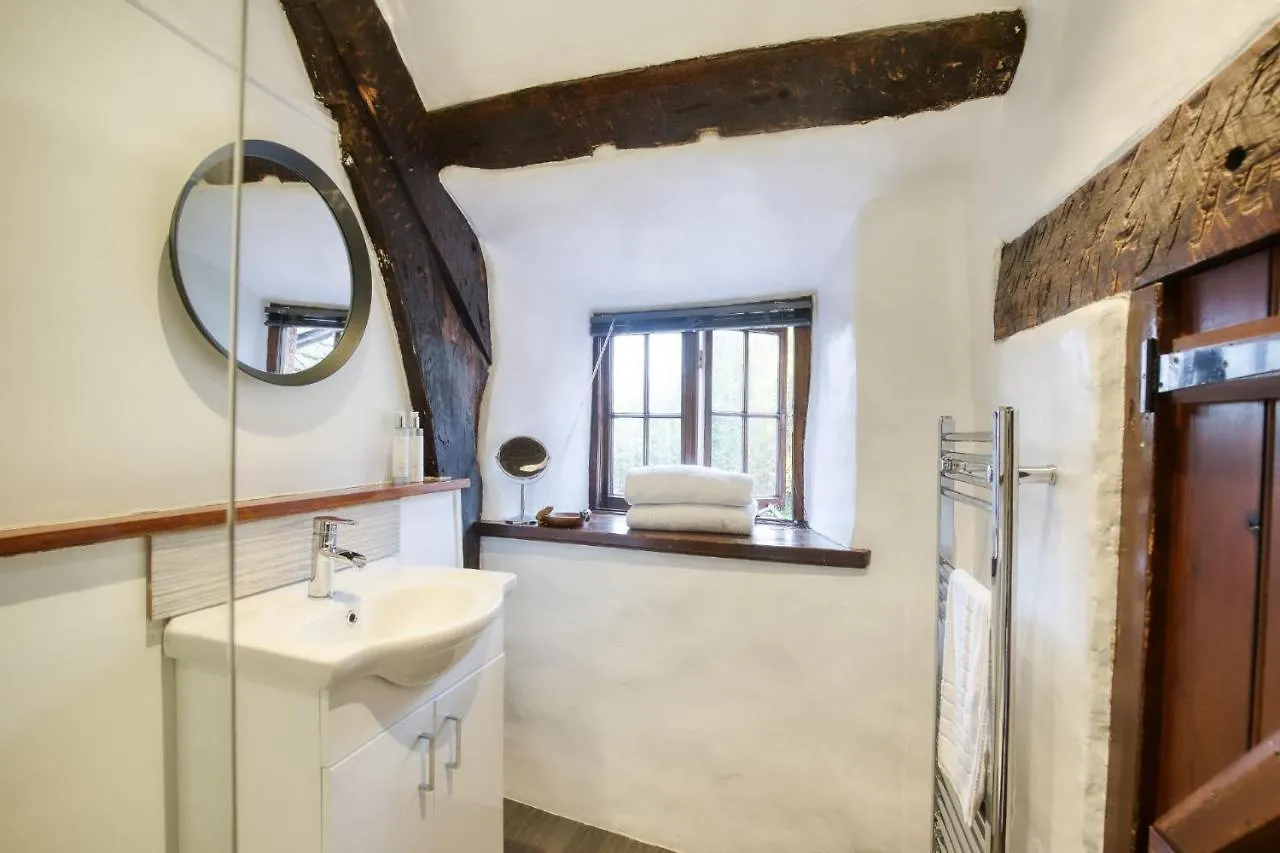 White Cross Cottage Woodbury