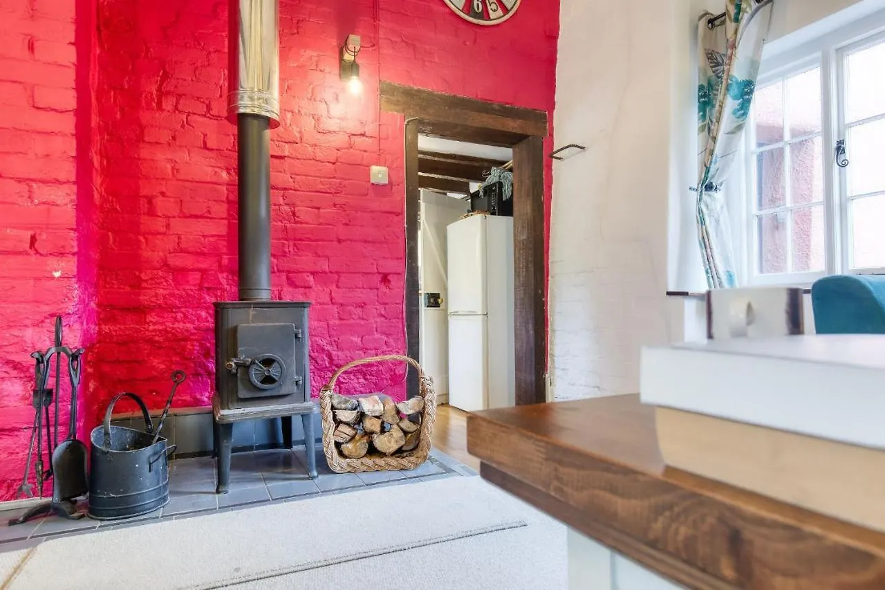 White Cross Cottage Woodbury 0*,  United Kingdom